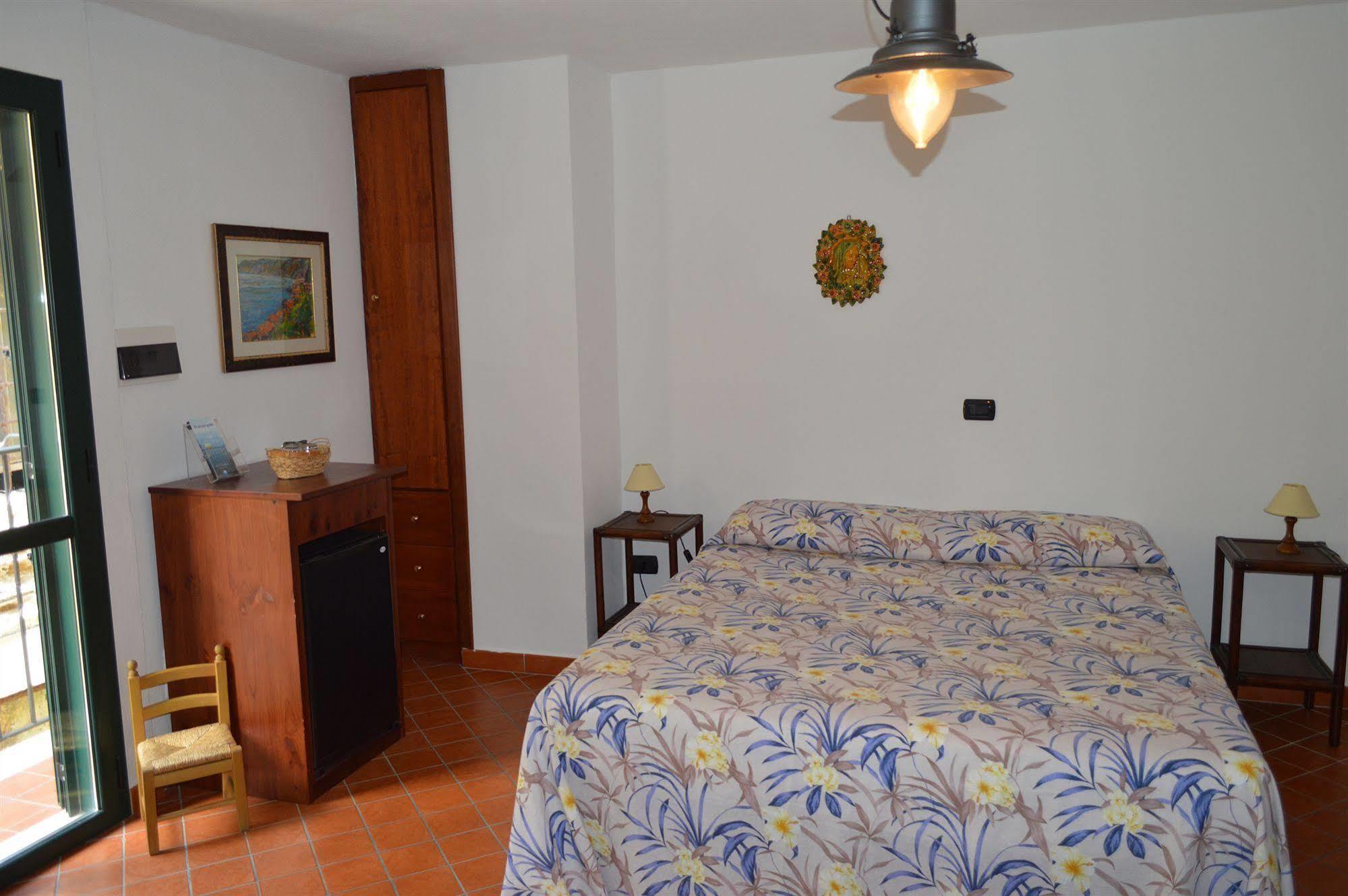 Le Piccole Grotte Bed and Breakfast Scilla Eksteriør billede
