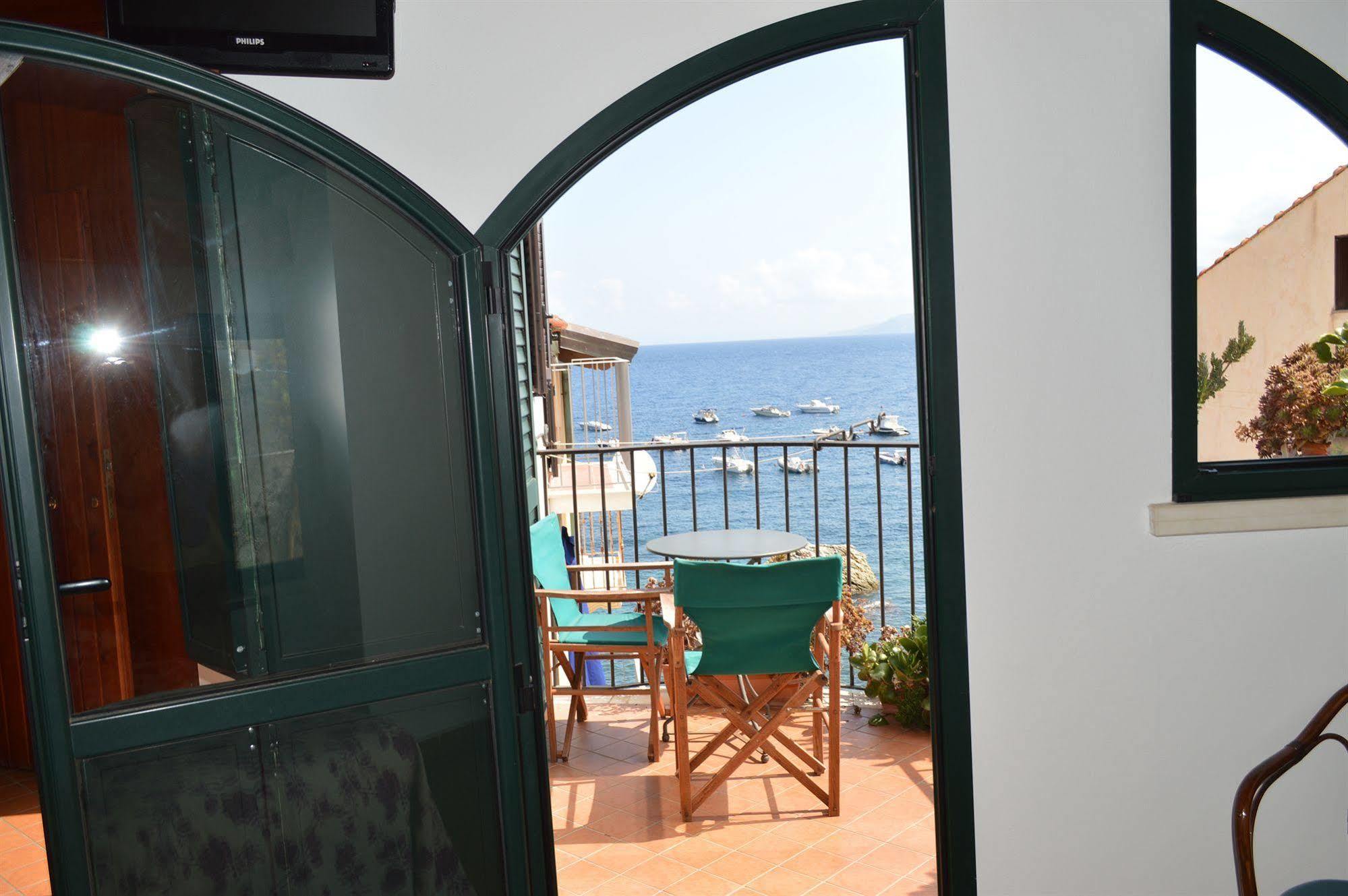 Le Piccole Grotte Bed and Breakfast Scilla Eksteriør billede