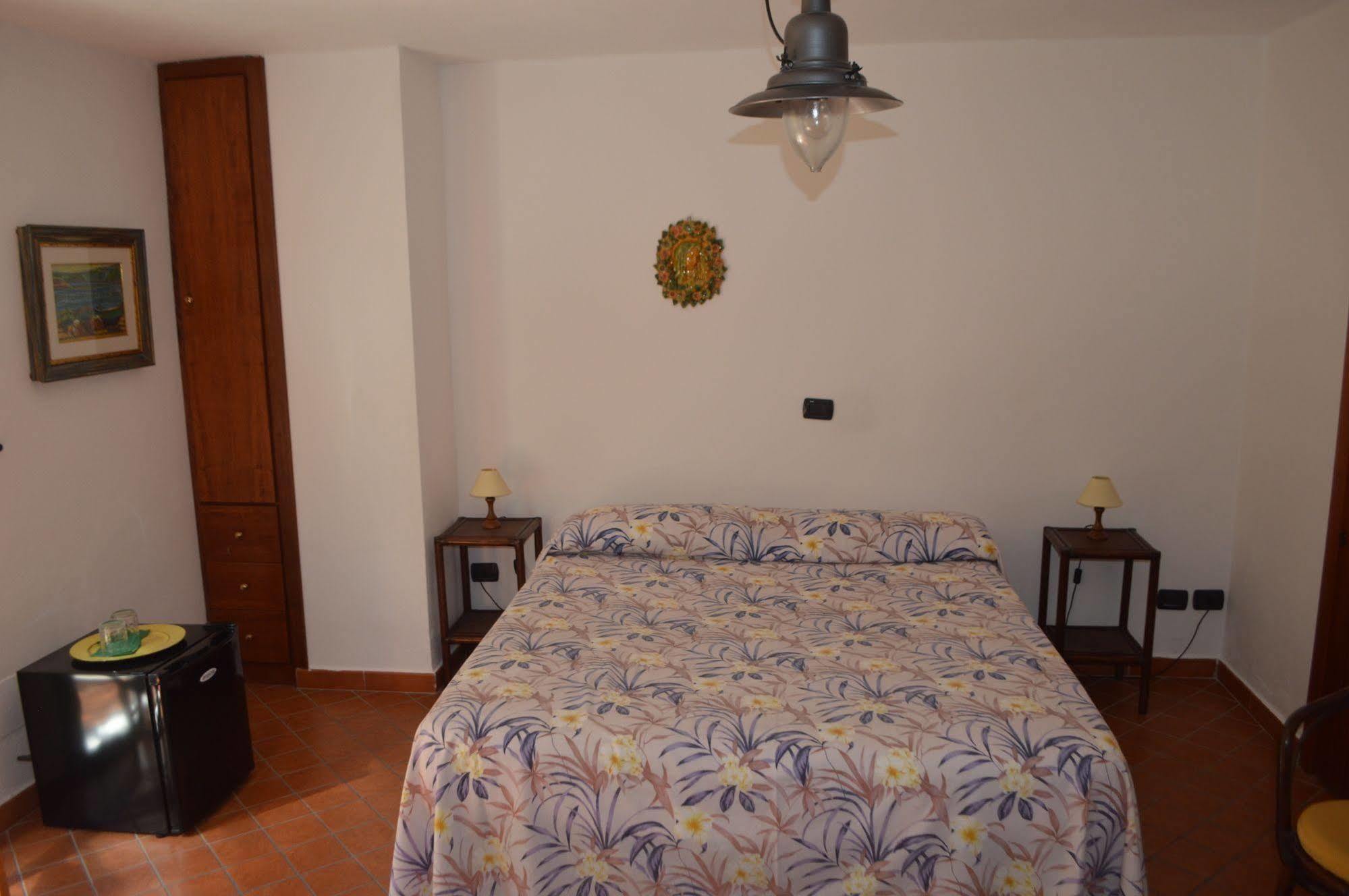 Le Piccole Grotte Bed and Breakfast Scilla Eksteriør billede